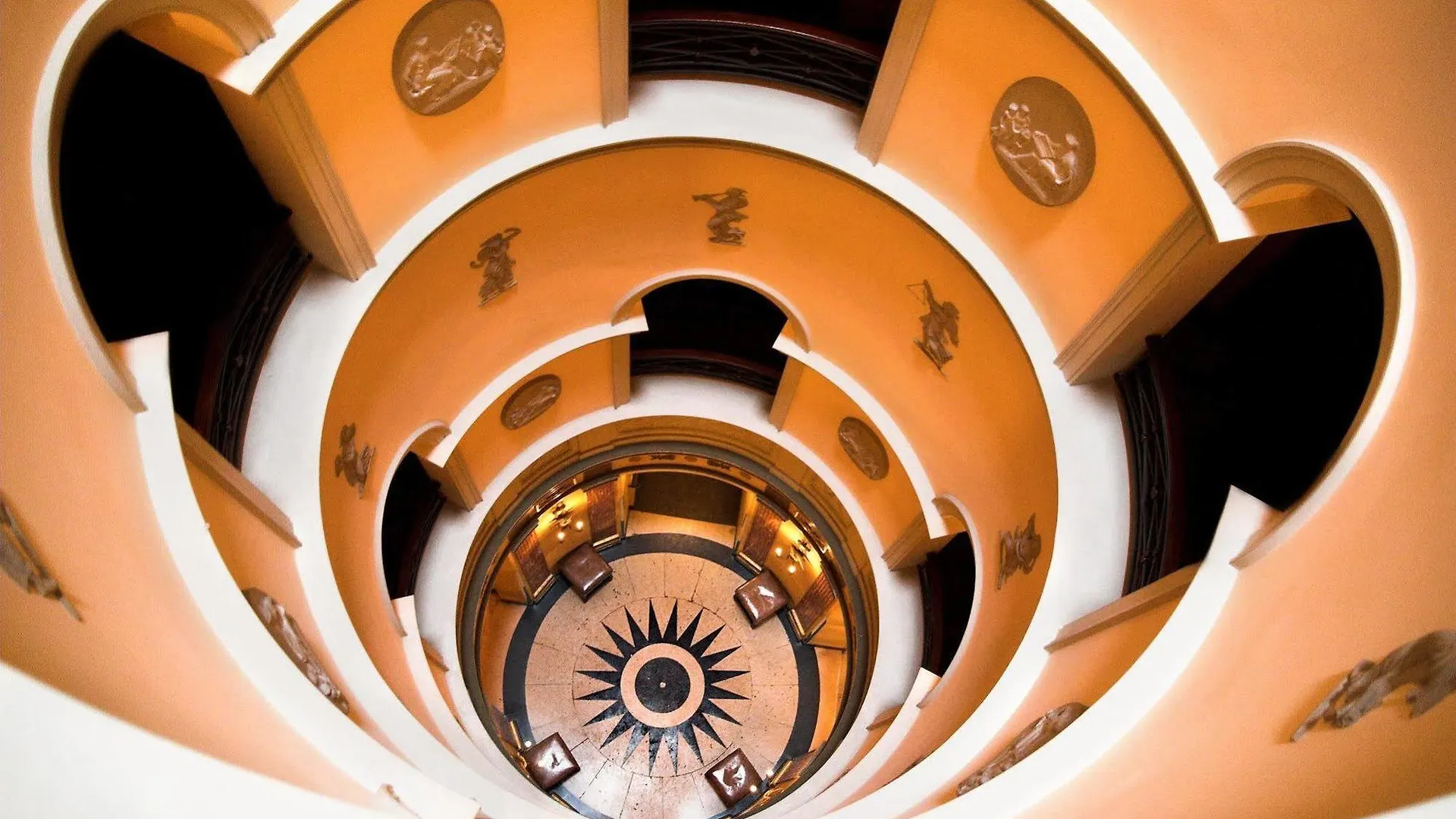 ***** Hotel L'Hotel Paris France