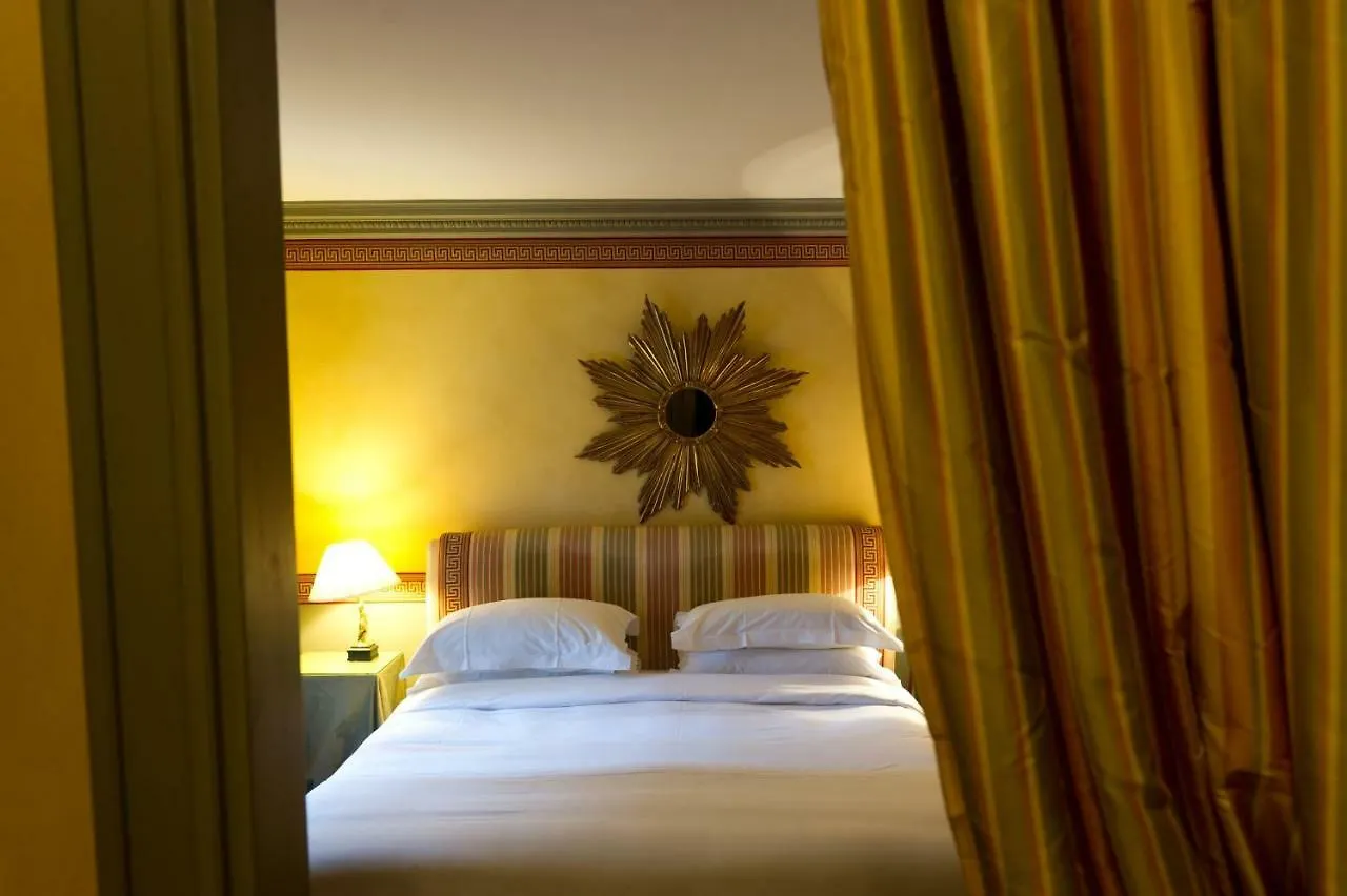 L'Hotel Paris Hotel