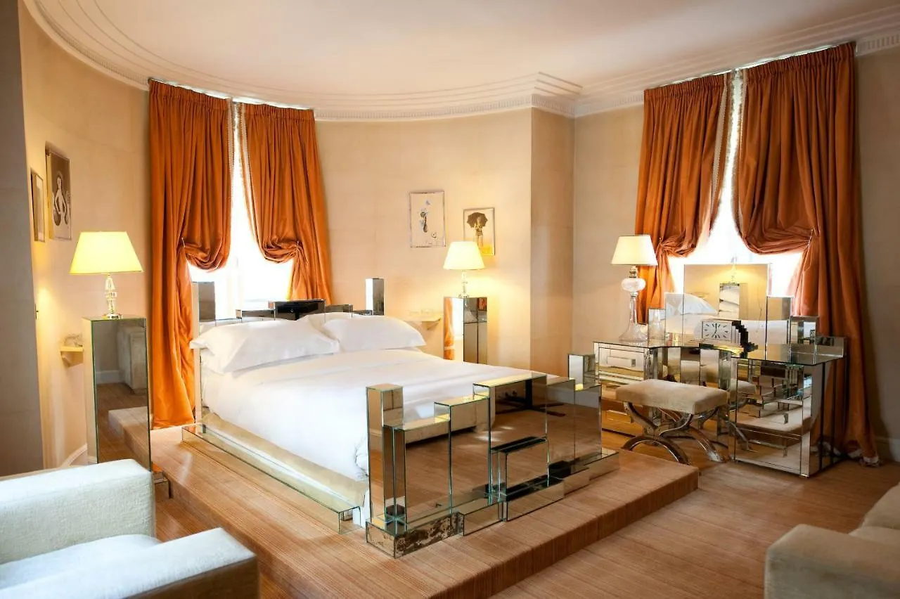 L'Hotel Paris 5*,  France